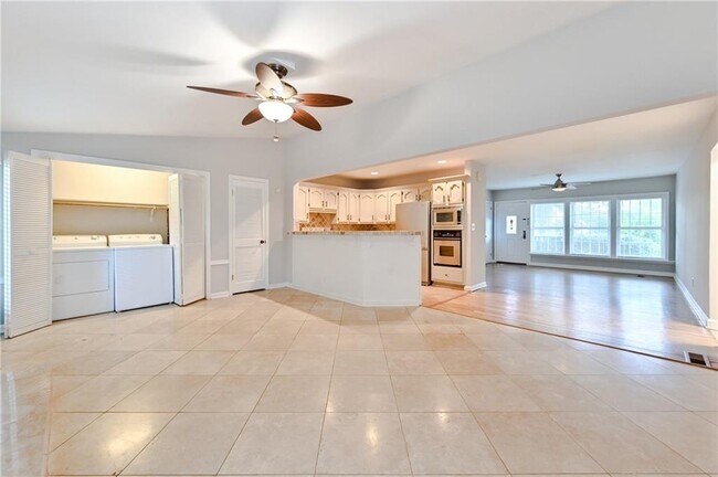 Building Photo - 2454 Drew Valley Rd NE