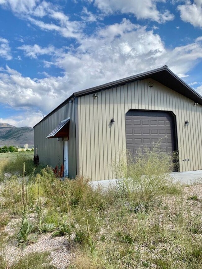 Building Photo - Beautiful home single level entry with out buildings and amazing landscaping - shorter term lease...