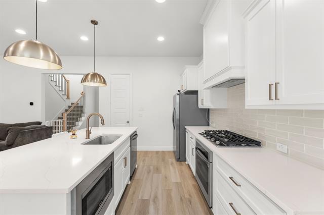 Building Photo - 2124 Village Walk Ln