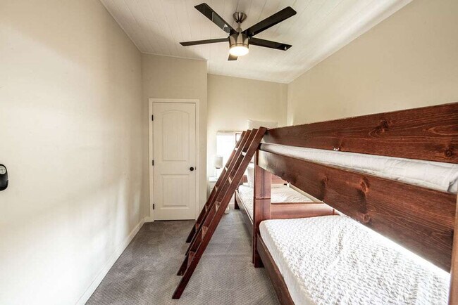 Building Photo - 12202 N 60th St