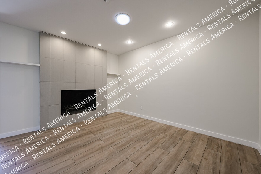 Building Photo - 105 E Hermosa Dr