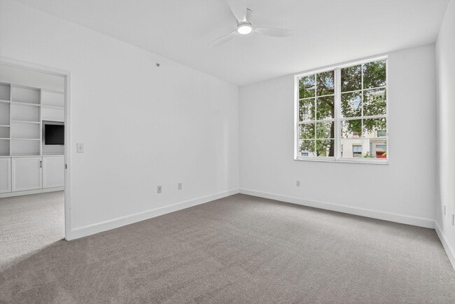 Building Photo - 630 S Sapodilla Ave