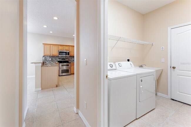 Building Photo - 207 Little Creek Ln