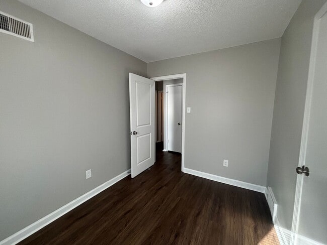 Building Photo - 3803 Kalamath Cove