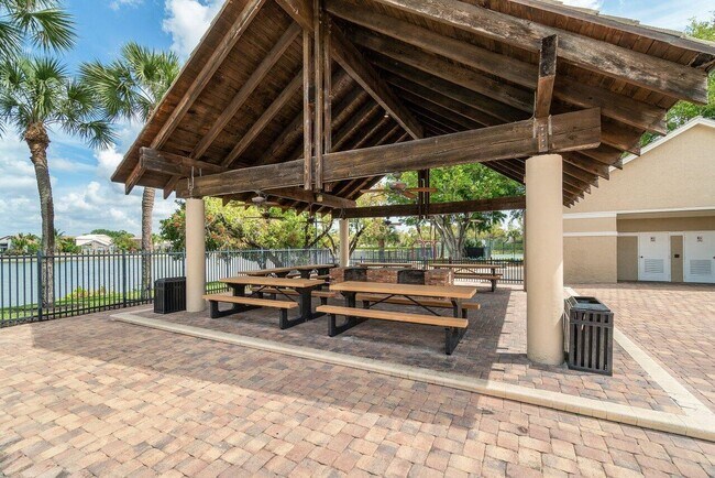 Building Photo - 10325 Hidden Springs Ct