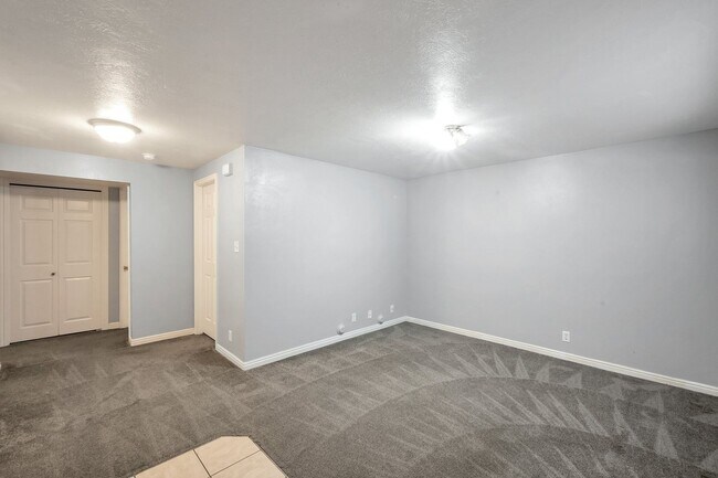 Building Photo - 673 E 1650 S