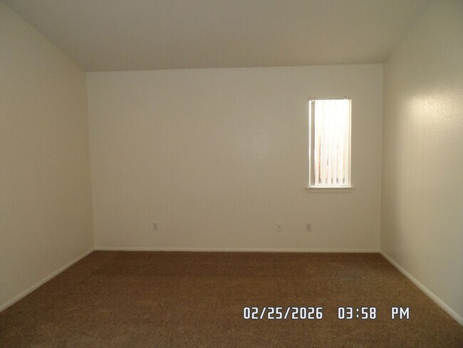 Building Photo - 3 Bedrooms, 2 Bathrooms, Approx 1582 sq. ft., 2 Car Garage, Fenced Back Yard, Rock-scaped Front Y...