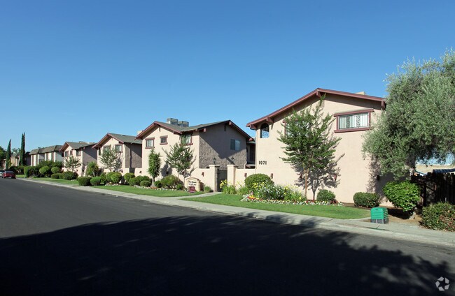 Building Photo - Casa Grande