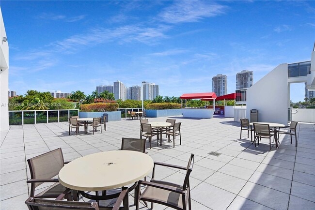 Building Photo - 3675 N Country Club Dr