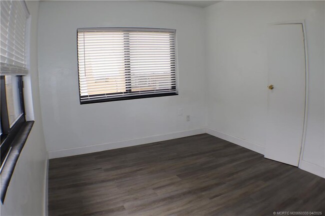 Building Photo - 1144 NW 30th St