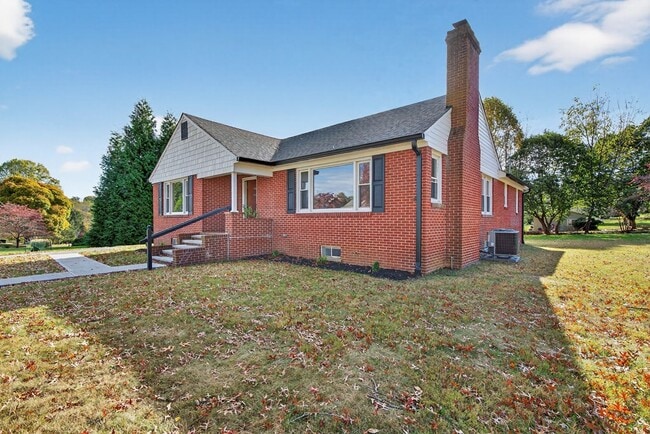 Building Photo - 250 Gillespie Dr NE