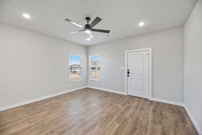 Building Photo - AVAILABLE NOW! 3 BEDROOM TRIPLEX  LOCATED ON 1-ACRE LOT IN MIDLOTHIAN, TX!