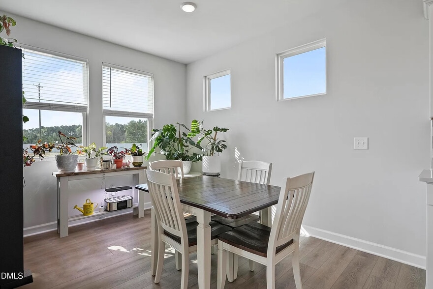 Building Photo - Room in House on Longleaf Gln Ln