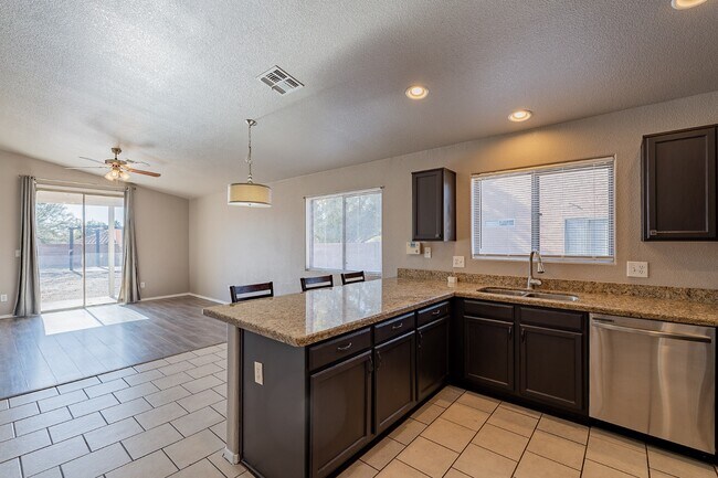 Building Photo - 8220 N Freshwater Ln