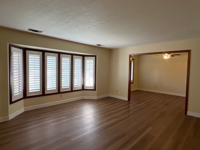 Building Photo - BEAUTIFULLY UPDATED 3 BEDROOM HOME!!