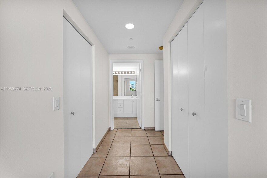 Building Photo - 2475 Brickell Ave