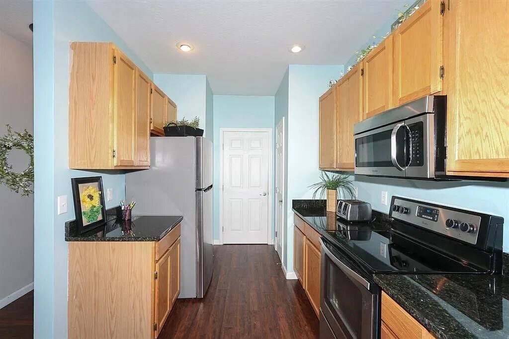 Building Photo - 7545 Mansion Cir