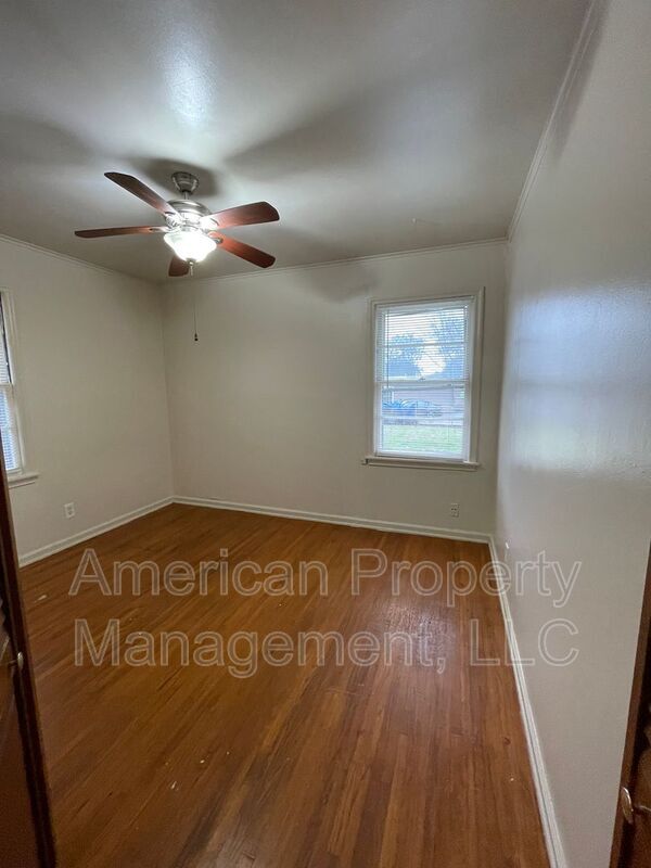 Building Photo - 2505 S Quebec Ave