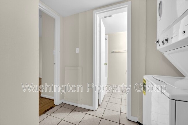 Building Photo - 2200 Castle Rock Square