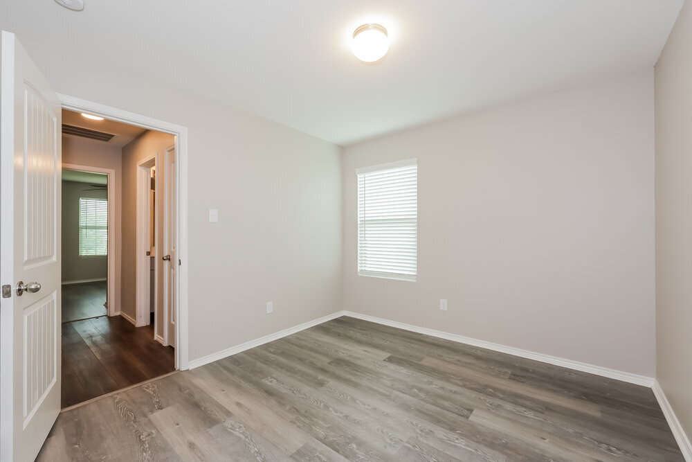 Building Photo - 1124 Skyline Dr