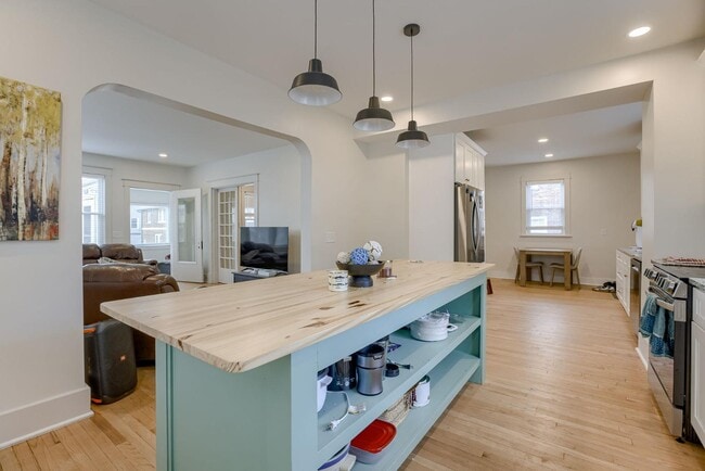 Building Photo - 3820 Chicago St