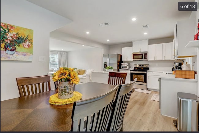 Building Photo - 1001 Cyprus Ct