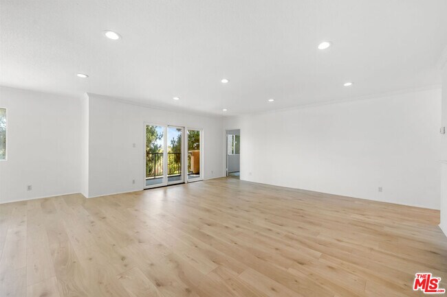 Building Photo - 222 7th St