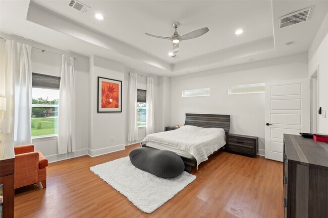 Building Photo - 3634 Dreyfus St
