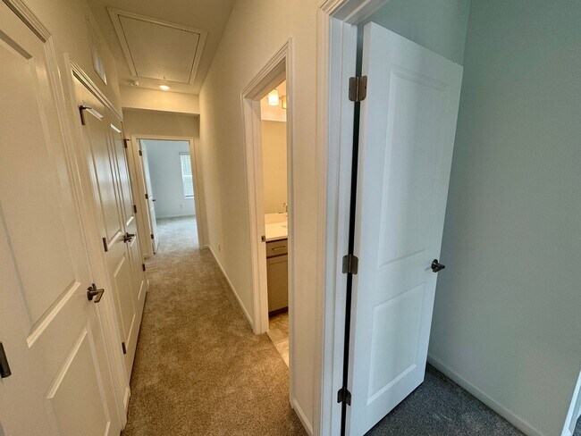 Building Photo - New Construction!  3BR/2.5BA Townhouse