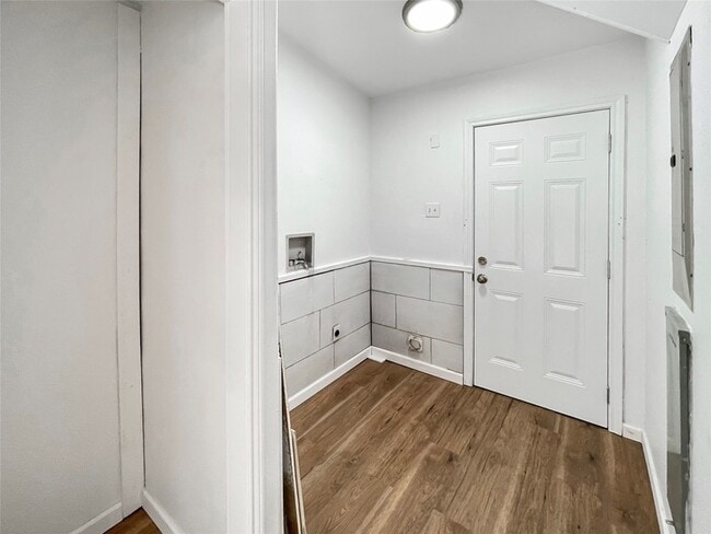 Building Photo - 11914 Kingslake Forest Dr