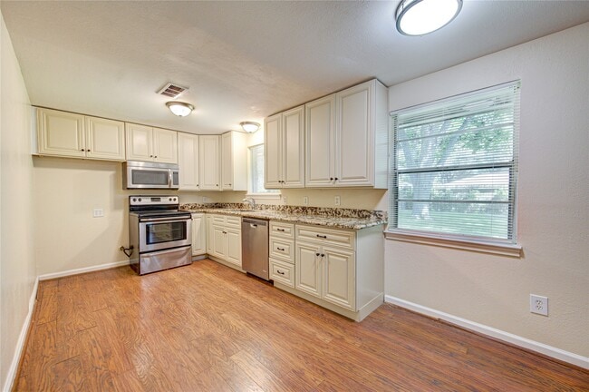 Building Photo - 5730 Southminster Dr