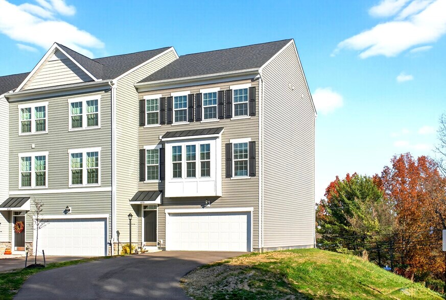 Building Photo - 600 Dana Dr