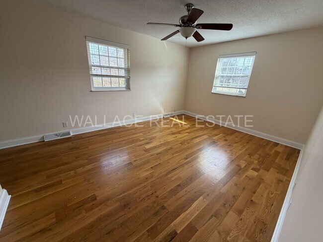 Building Photo - 3 BEDROOM/ 2.5 BATHROOM SOUTH KNOXVILLE HOME!!!