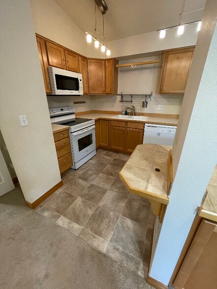 Building Photo - 15806 18th Ave W