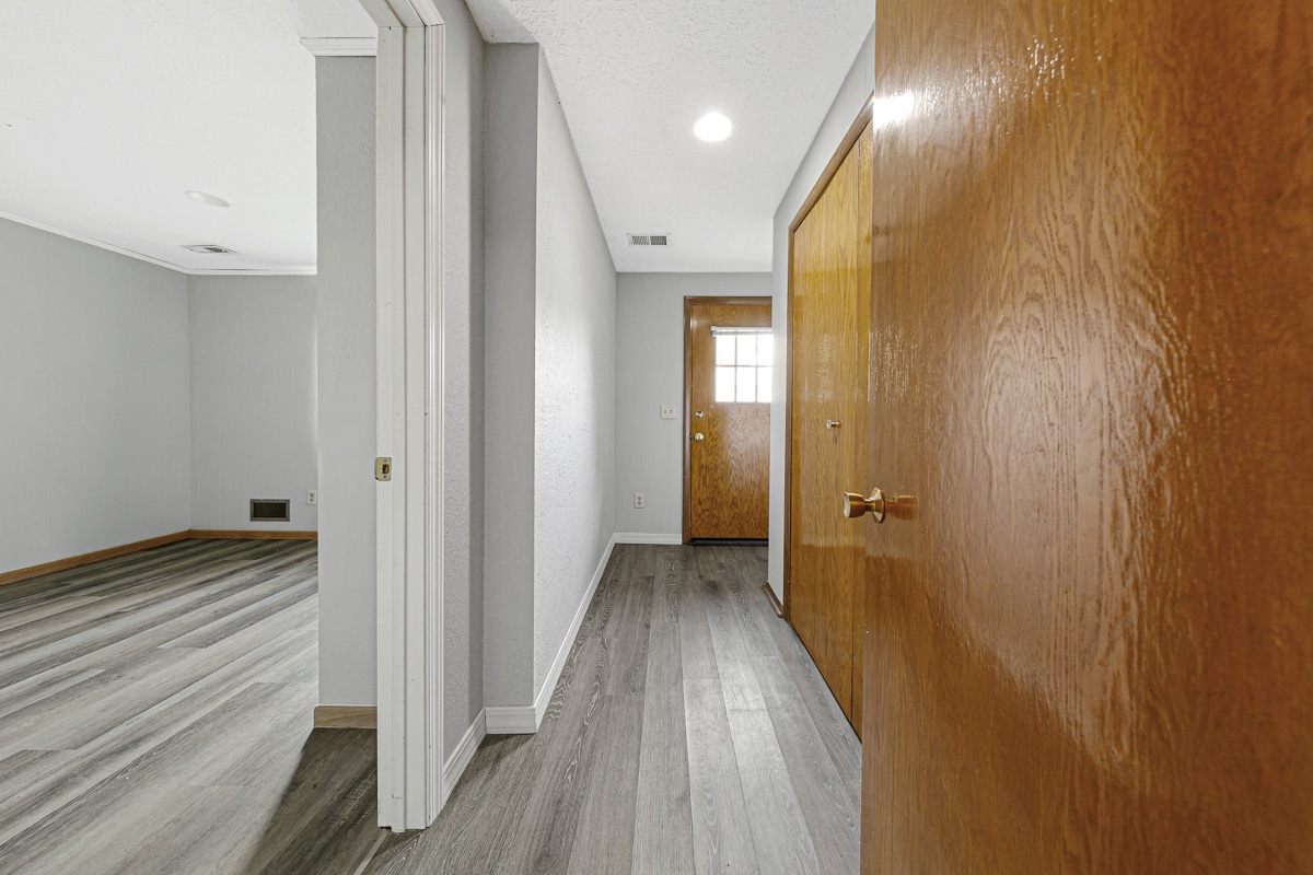 Walk-out basement - 7919 28th Ave N