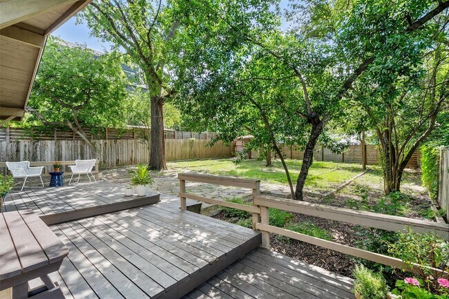 Building Photo - 2116 Glendale Pl