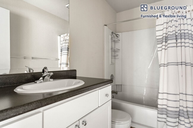 Building Photo - 541 Cutwater Ln