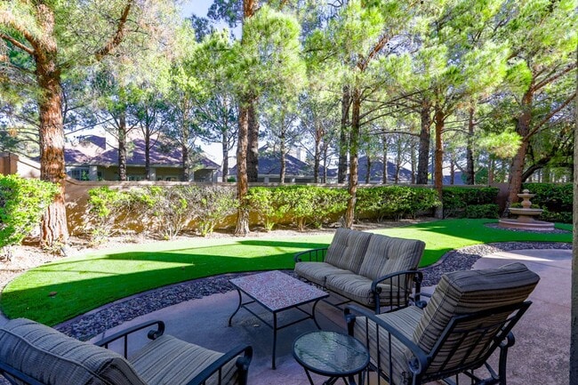 Building Photo - 4 Bedroom, Queens Ridge Guard Gated Commun...