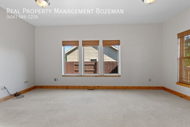 Building Photo - 971 Longbow Ln