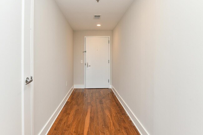 Building Photo - 800 Jackson St