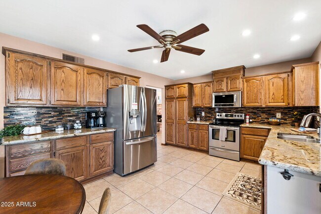 Building Photo - 9972 E Del Monte Ave