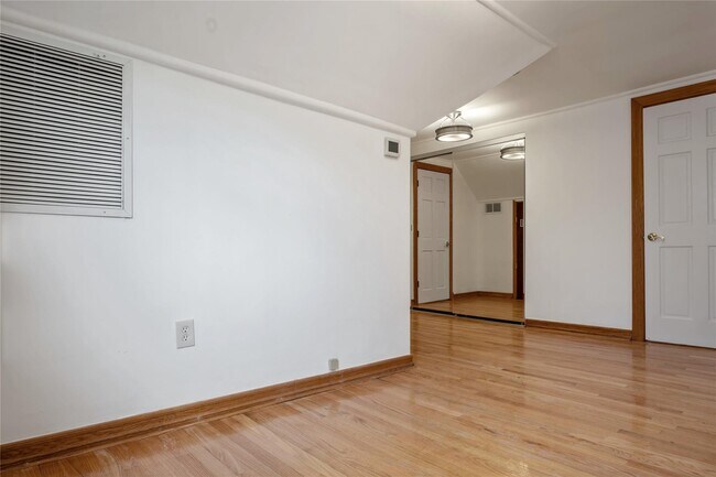 Building Photo - 73-33 188th St