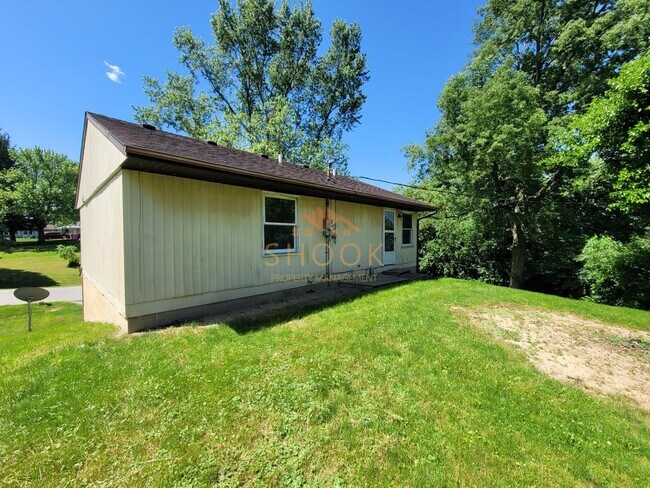 Building Photo - 3BR/2BA BI-LEVEL ON LAFAYETTE'S SOUTH SIDE