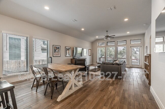 Building Photo - 1149 Cadogan Squire