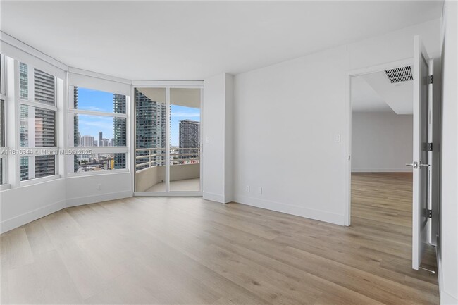 Building Photo - 555 NE 34th St
