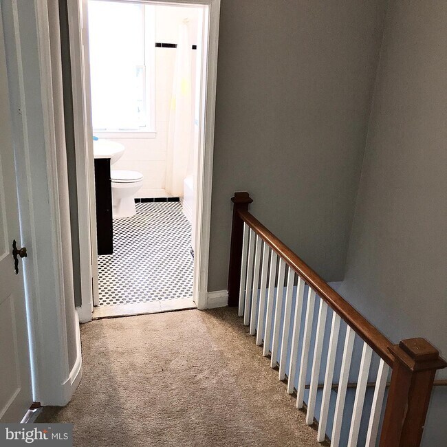 Building Photo - 121 Nunnery Ln