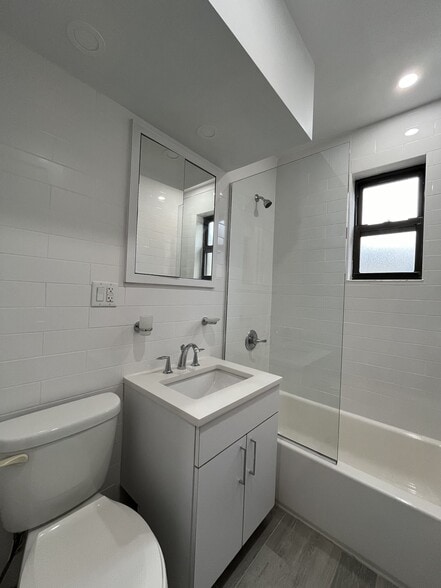 Building Photo - 20 Beekman Pl