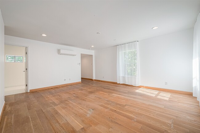 Building Photo - 161 Sage Rd