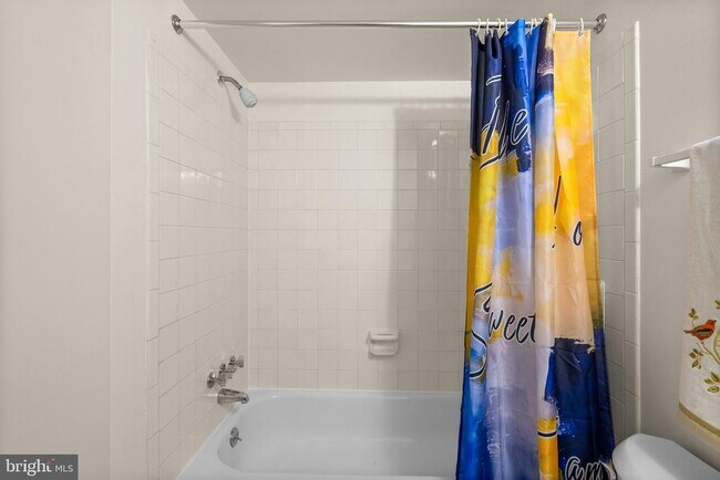 Building Photo - 435 Christopher Ave