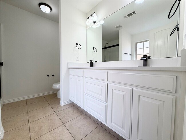 Building Photo - 2912 S D Pl